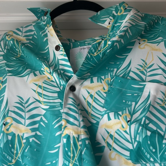 Men’s short sleeve button down with palms and flamingos - Picture 2 of 4